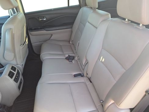 Used 2019 Honda Pilot Touring image 11