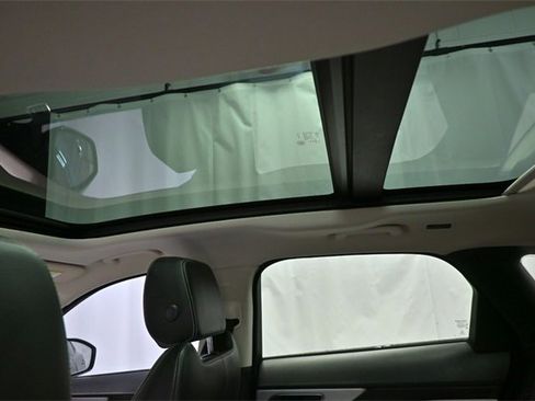 Used 2017 Jaguar F-PACE R-Sport image 16