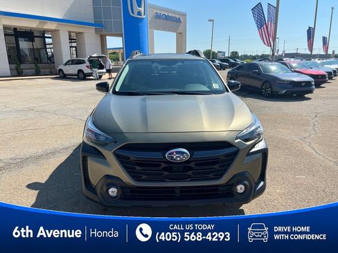 Used 2025 Subaru Outback Premium AWD/4WD image 2