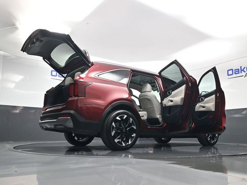 Certified 2025 Kia Sorento EX w/ Panoramic Sunroof Package image 64