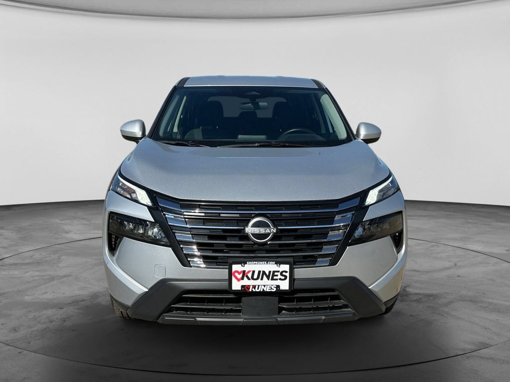 Used 2025 Nissan Rogue SV AWD/4WD image 3