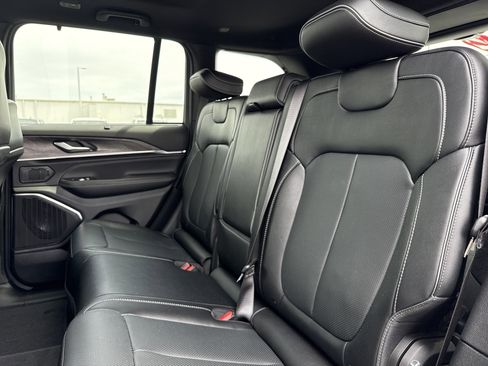 Used 2024 Jeep Grand Cherokee Overland w/ Adv Protech Group III image 30