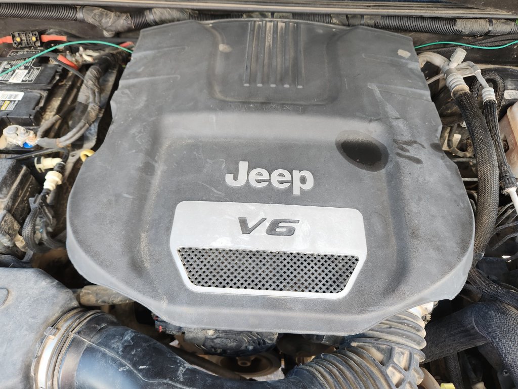 Used 2017 Jeep Wrangler Unlimited Sahara w/ Connectivity Group AWD/4WD image 15