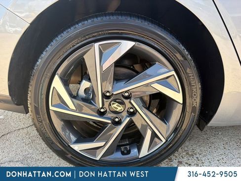 Used 2025 Hyundai Elantra SEL FWD image 12