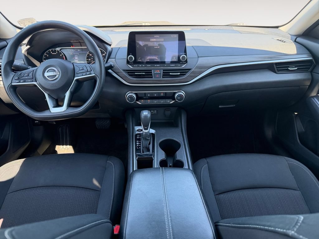 Used 2025 Nissan Altima 2.5 SV FWD image 10