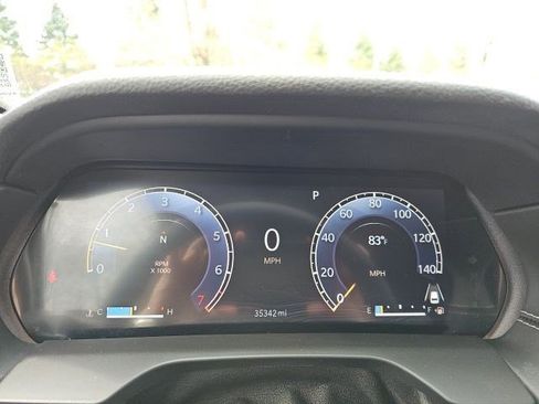 Used 2023 Jeep Grand Cherokee Limited w/ Black Appearance Package image 24