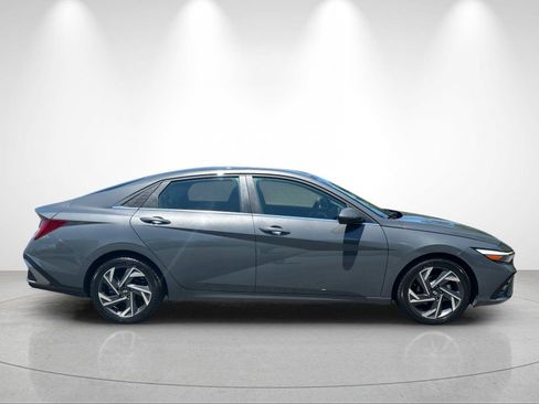 Used 2025 Hyundai Elantra SEL FWD image 6