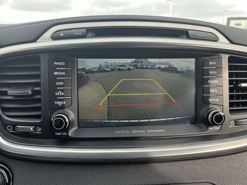 Used 2016 Kia Sorento SX image 18