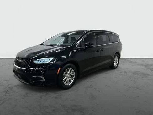 Used 2025 Chrysler Pacifica Select FWD image 8