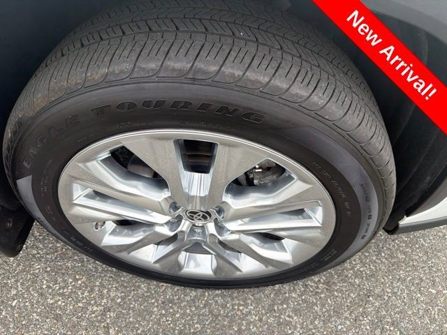 Used 2023 Toyota Highlander Limited AWD/4WD image 4