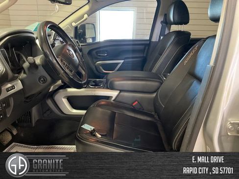Used 2018 Nissan Titan PRO-4X w/ Pro-4x Convenience Package AWD/4WD image 10