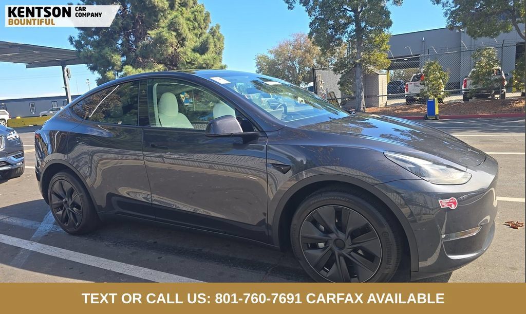 Used 2024 Tesla Model Y Long Range AWD/4WD image 2