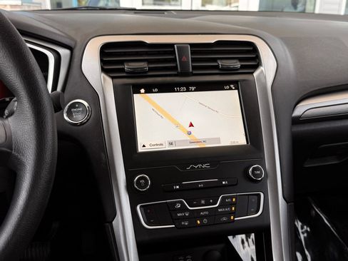 Used 2019 Ford Fusion SE FWD image 31