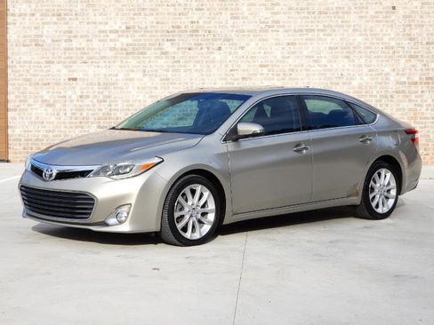 Used 2015 Toyota Avalon Limited image 16