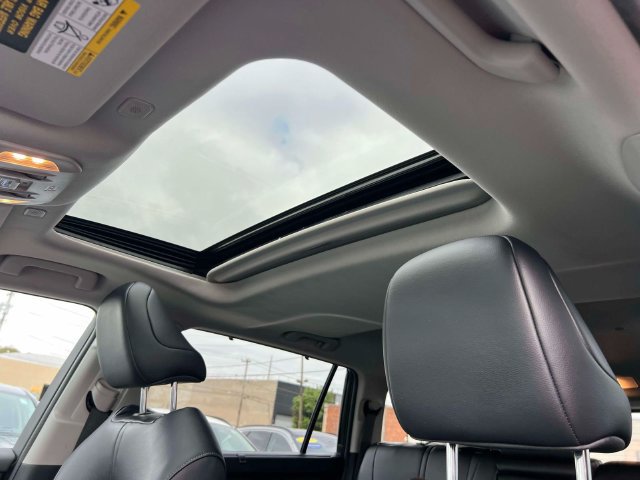 Used 2023 Toyota Highlander XLE AWD/4WD image 19