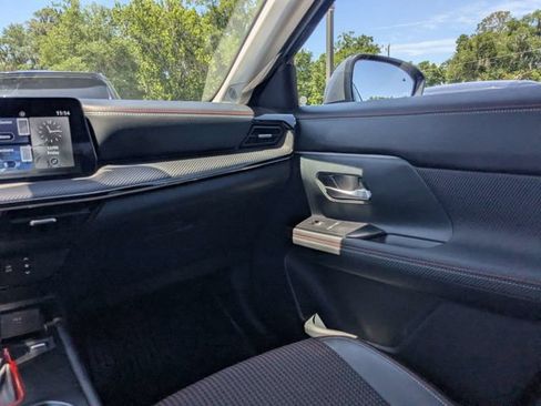 Used 2025 Nissan Kicks SR FWD image 13