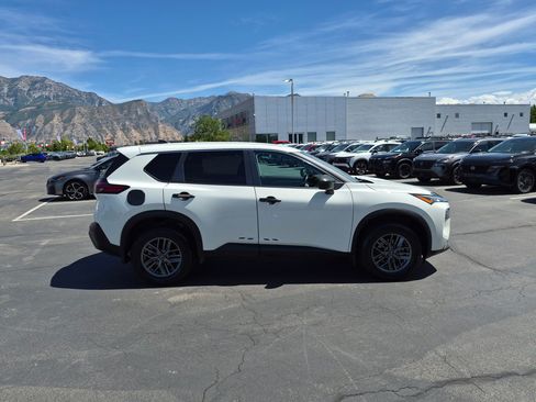 Used 2023 Nissan Rogue S AWD/4WD image 9