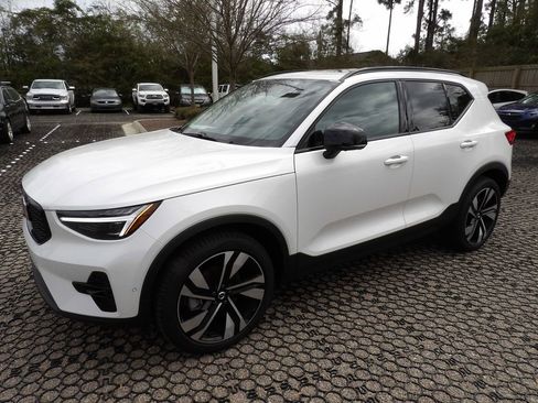 New 2025 Volvo XC40 B5 Ultra w/ Climate Package image 3