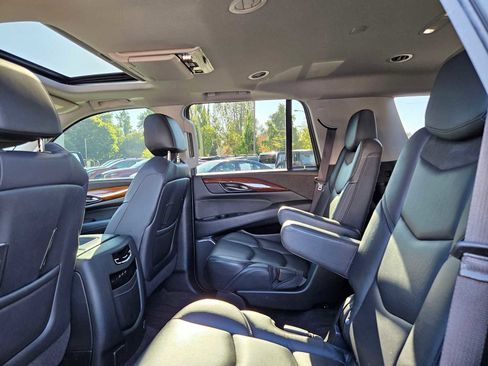 Used 2020 Cadillac Escalade Premium Luxury image 20
