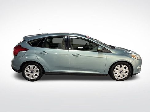 Used 2012 Ford Focus SE w/ SE Winter Pkg image 7