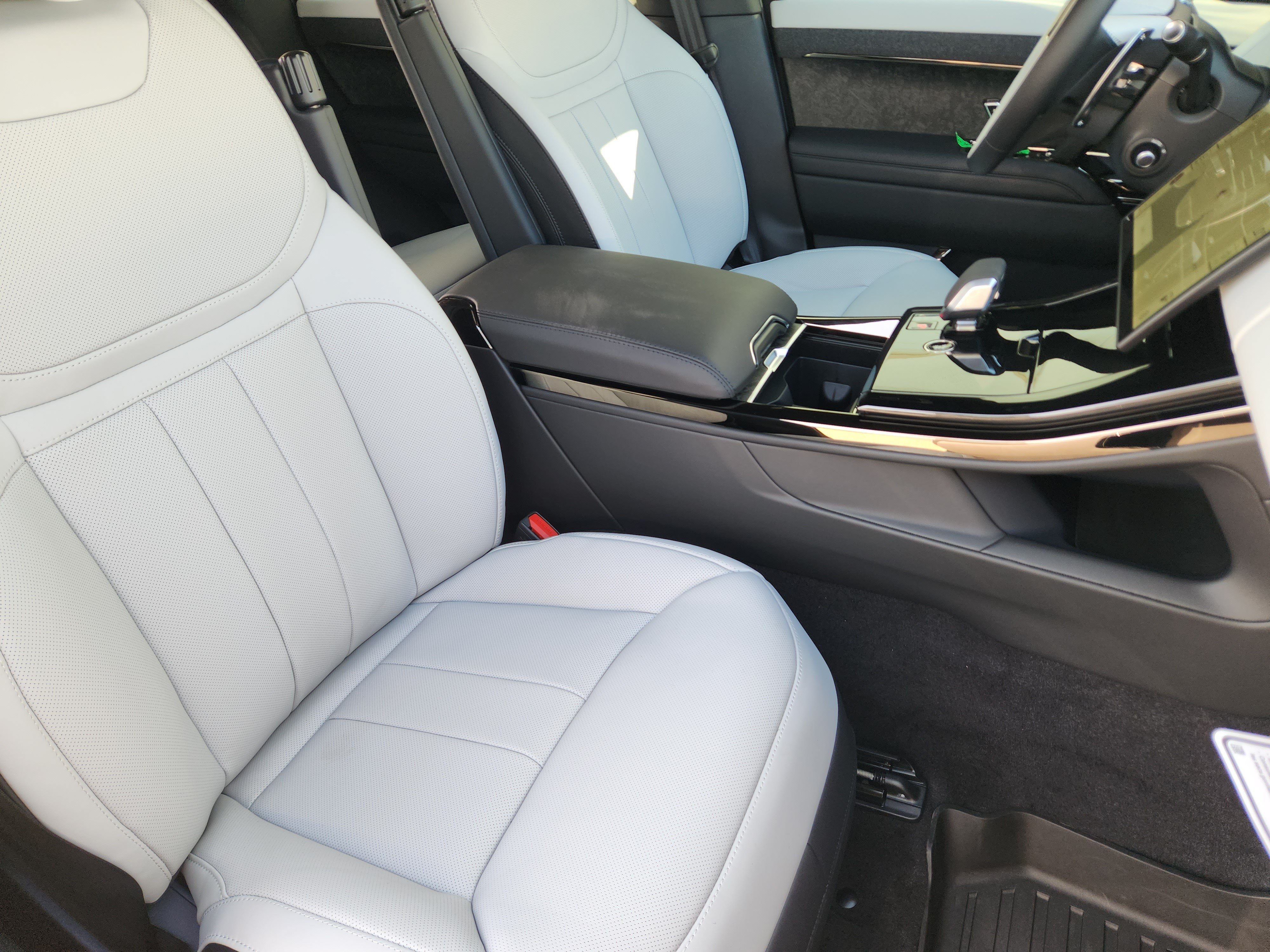 New 2026 Land Rover Range Rover Sport Dynamic SE AWD/4WD image 14