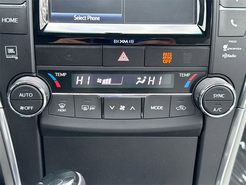 Used 2017 Toyota Camry XLE image 16