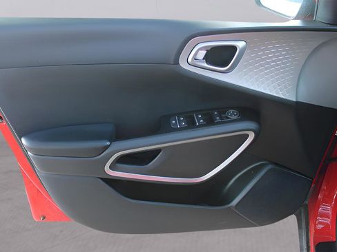 Used 2022 Kia Soul LX w/ Technology Package FWD image 8
