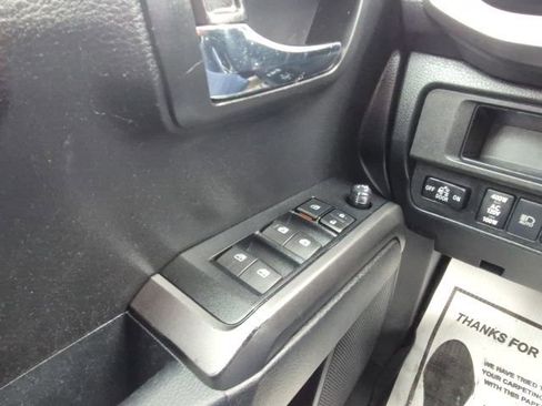 Used 2019 Toyota Tacoma TRD Off-Road image 31