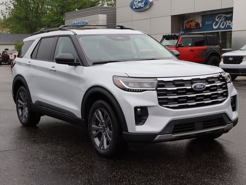 New 2026 Ford Explorer Active AWD/4WD image 2