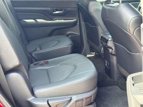Used 2024 Toyota Grand Highlander XLE FWD image 17