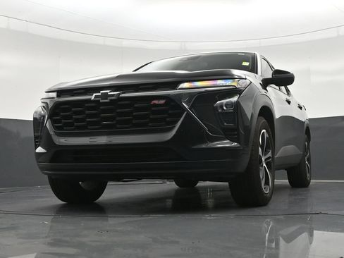 Used 2025 Chevrolet Trax RS w/ Driver Confidence Package FWD image 30