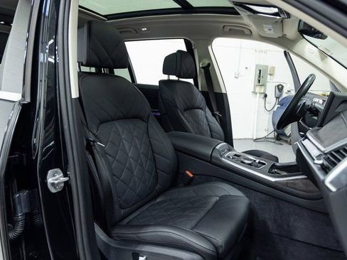 Used 2024 BMW X7 xDrive40i image 25