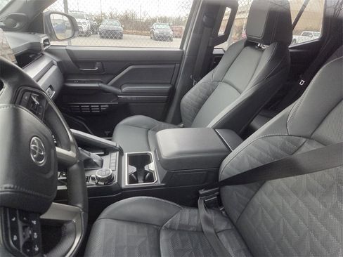 Used 2025 Toyota 4Runner TRD Off-Road Premium image 5