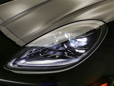 Certified 2026 Porsche Macan AWD/4WD image 11
