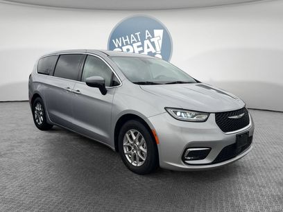 Used 2023 Chrysler Pacifica Touring-L