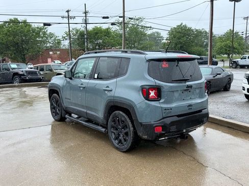 Used 2017 Jeep Renegade Altitude AWD/4WD image 8