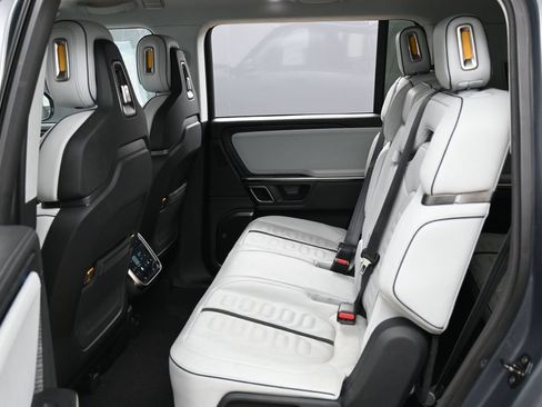 Used 2023 Rivian R1S Adventure AWD/4WD image 29
