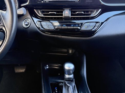 Used 2018 Toyota C-HR XLE FWD image 21