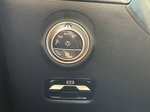 Used 2025 Mercedes-Benz C 300 Sedan image 25