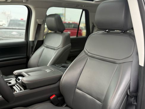 Used 2025 Ford Expedition Active image 7