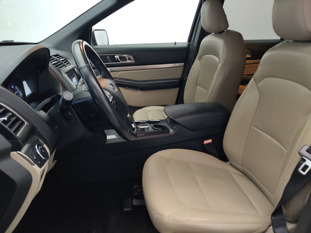 Used 2019 Ford Explorer XLT w/ Equipment Group 202A FWD image 17