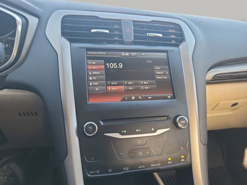 Used 2014 Ford Fusion SE w/ Equipment Group 202A image 18