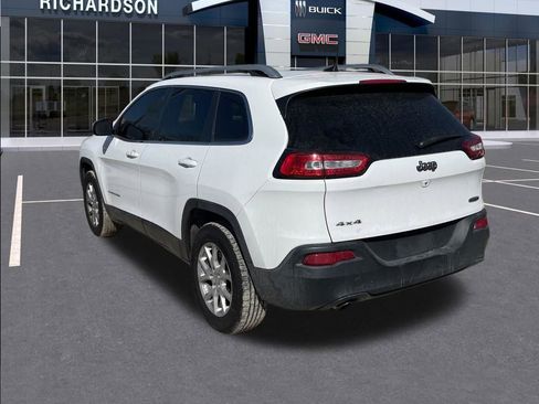 Used 2018 Jeep Cherokee Latitude Plus w/ Cold Weather Group image 3