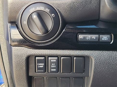 Used 2021 Nissan Titan SV w/ SV Convenience Package image 21