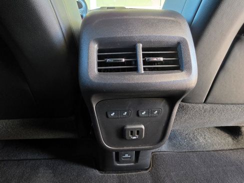 Used 2024 Chevrolet Equinox Premier AWD/4WD image 58
