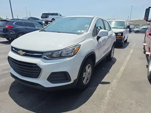 Used 2017 Chevrolet Trax LS AWD/4WD image 1