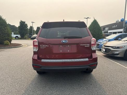 Used 2017 Subaru Forester 2.5i Touring AWD/4WD image 4