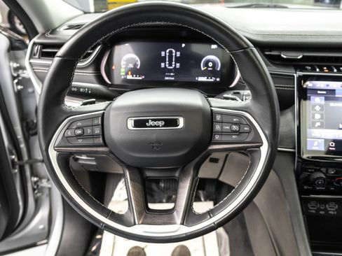 Used 2022 Jeep Grand Cherokee Limited image 25