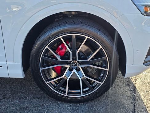 Used 2023 Audi Q8 Premium Plus image 7