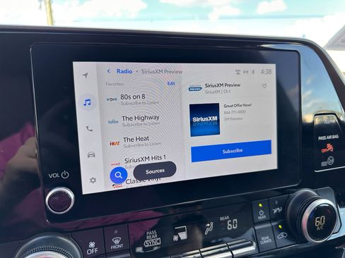 Used 2024 Toyota Highlander LE image 18